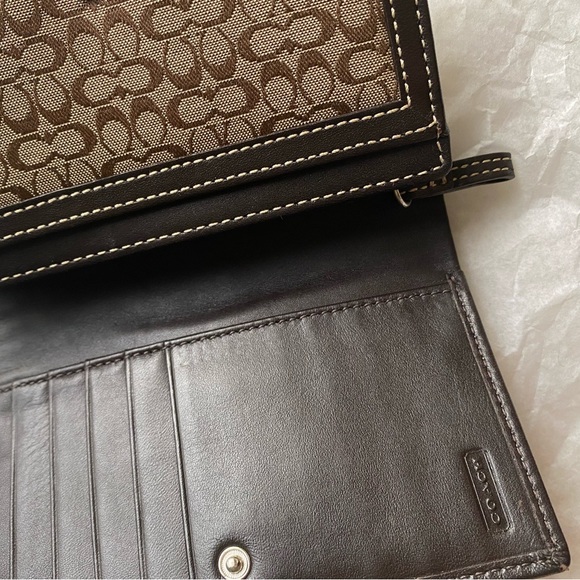 Coach signature canvas and leather buckle wallet - Picture 4 of 6